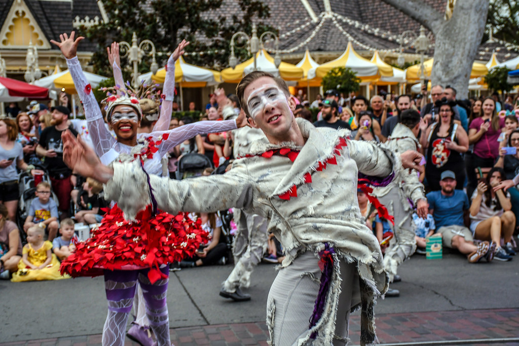 Magic Happens Parade Review Wandering In Disney