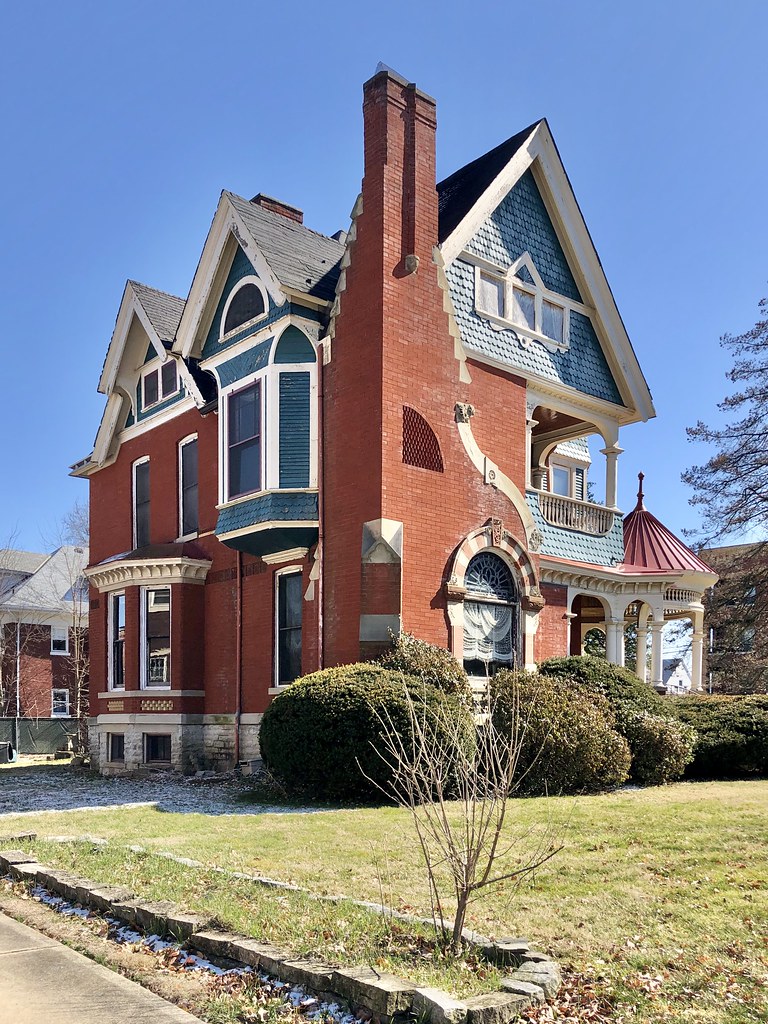 Floral Avenue, Norwood, OH This grand Queen Annestyle man… Flickr