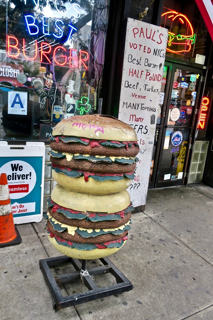 Paul's Da Burger Joint, New York, NY Burger sculpture in f… Flickr