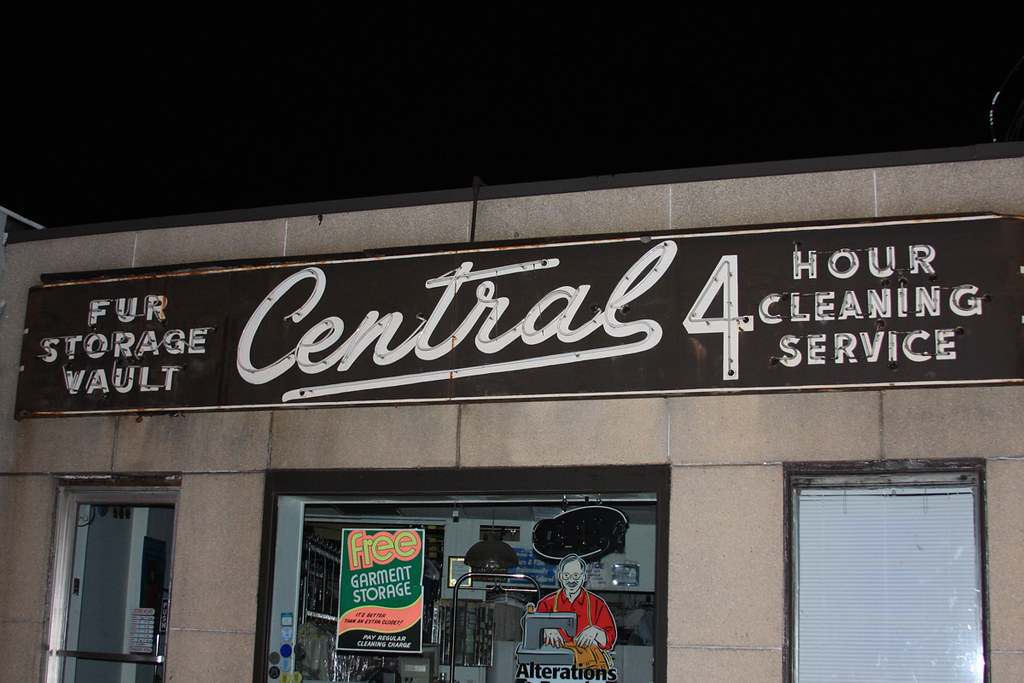 East Haven CT Oct 2008 Neon sign at Central Cleaners, unfo… Flickr