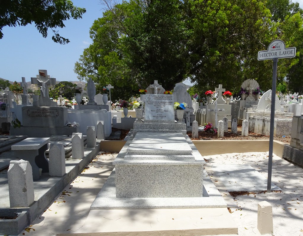 Tumba de Héctor Lavoe, Cementerio Civil de Ponce, Bo. Port… Flickr