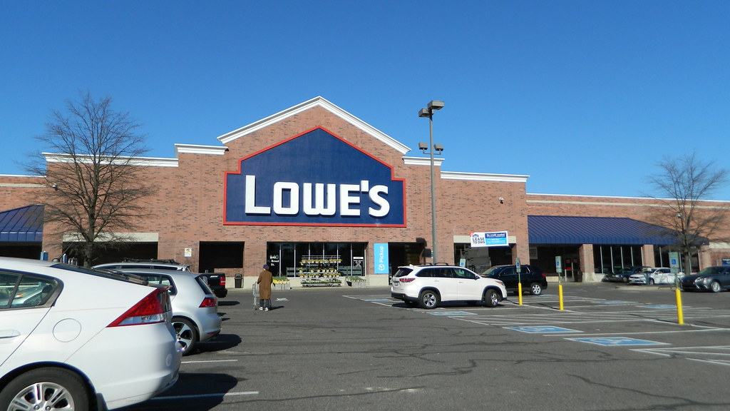 Lowe's Lowe's 1037 (56,436 square feet) 1640 West Broad S… Flickr