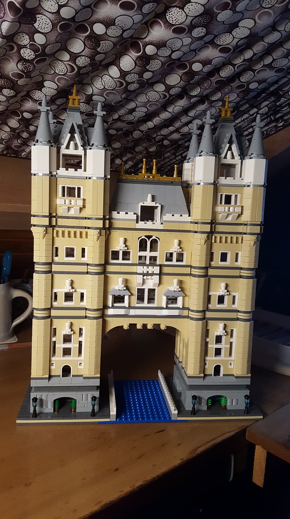 LEGO MOC Tower Bridge Palace by Scaramanga Rebrickable Build with LEGO