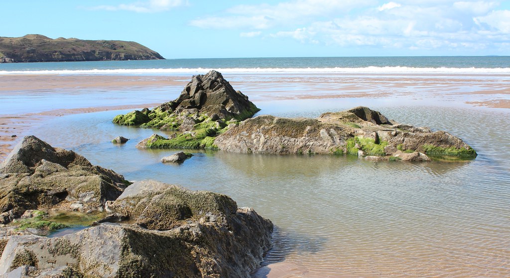 Gower Coastline The beautiful Gower coastline in Wales hol… Flickr