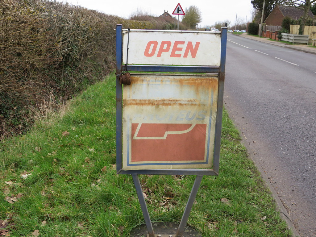 Independent Yardley Hastings Garage, Yardley Hastings, A… Flickr