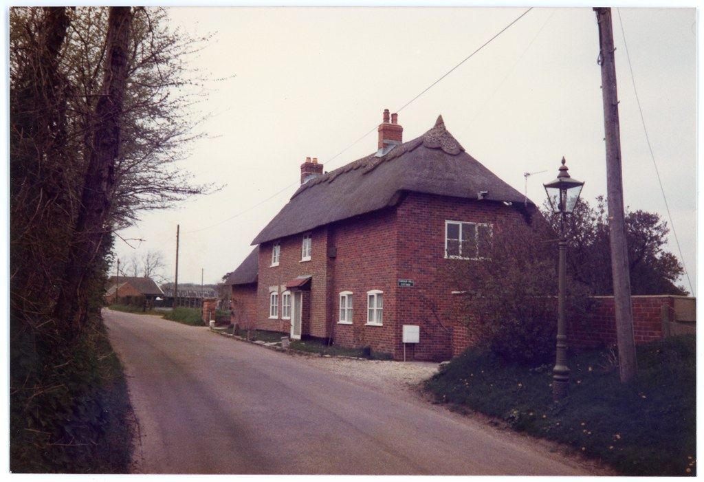 Throop Mill Cottage (Post Office Cottages and the Jolly Sa… Flickr