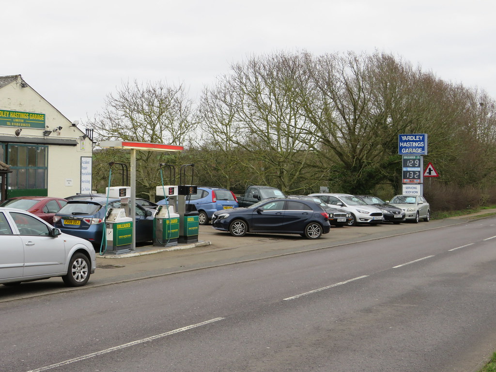 Independent Yardley Hastings Garage, Yardley Hastings, A… Flickr