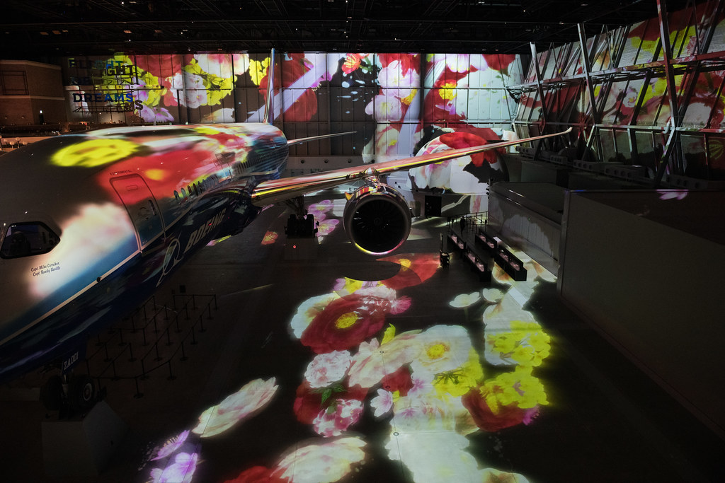 20200214 Flight of Dreams 9 最後はteamLabの花プロジェクション。 Flight … Flickr