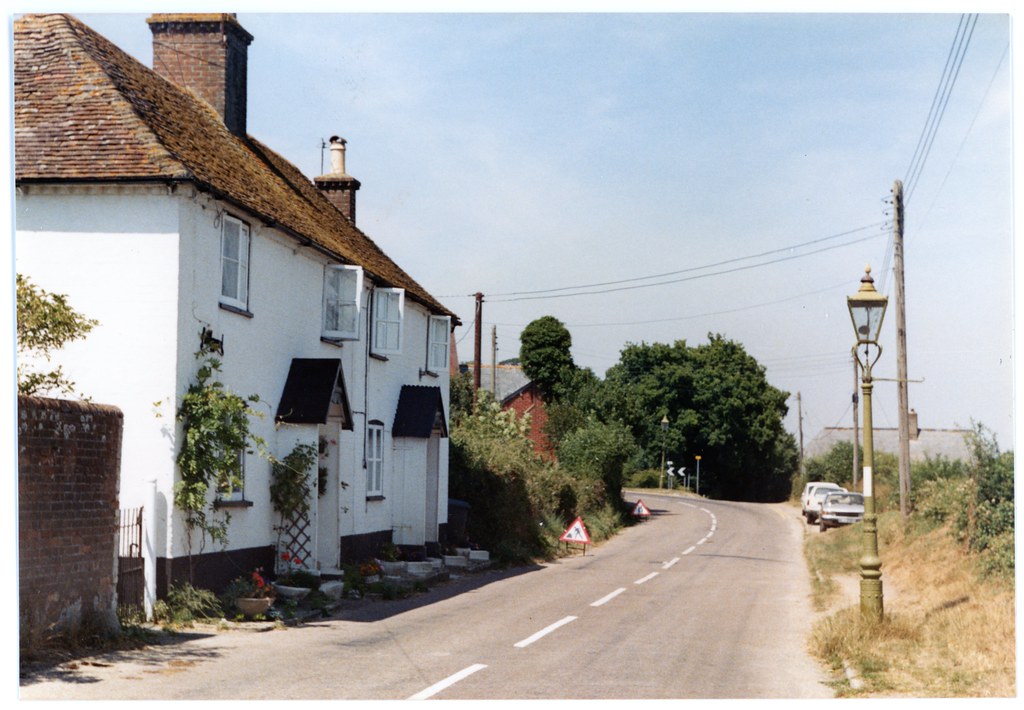 Little Mead and Meadow View, Throop Road, Throop, Bournemo… Flickr