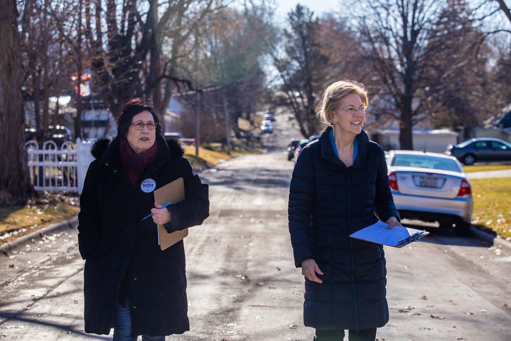 Maquoketa, IA Town Hall Senator Elizabeth Warren knocks on… Flickr