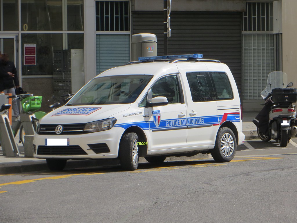 Volkswagen Caddy Police Municipale de CharentonlePont (9… bastj