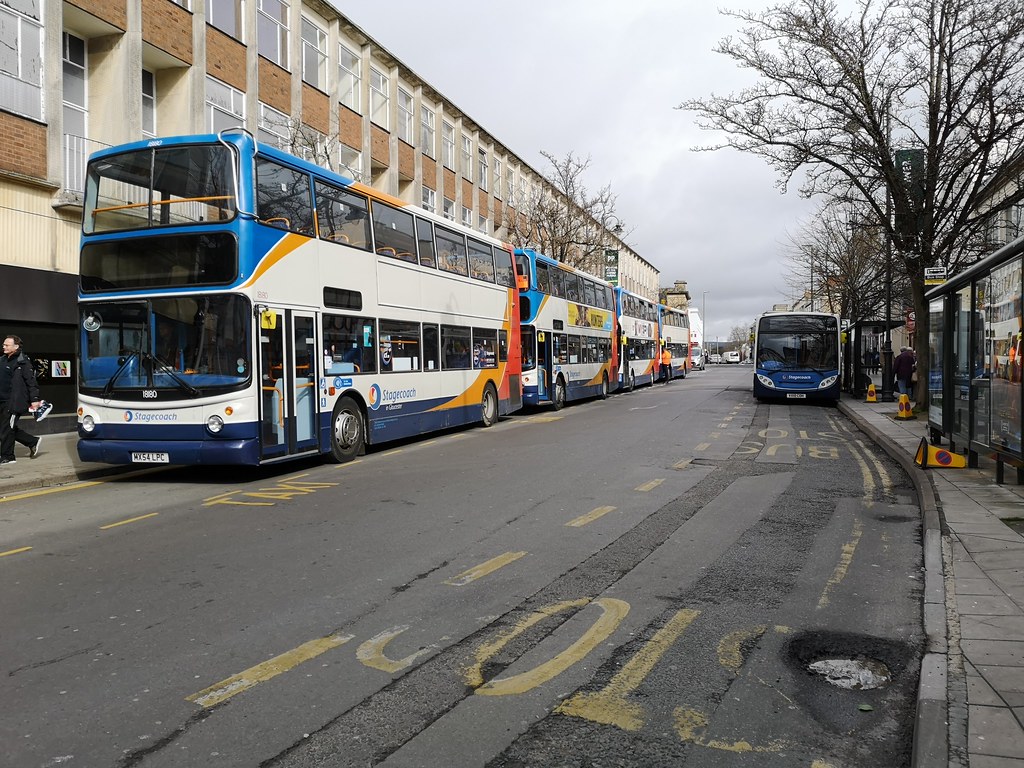 MX54LPC 18180 Cheltenham 110320 Cheltenham Races buses. 11… Flickr