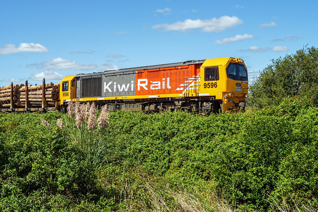 Loaded Kiwirail Class DL 9596 has charge of the middle of … Flickr