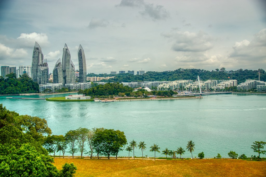 Keppel Bay with apartment buildings seen from Sentosa isla… Flickr