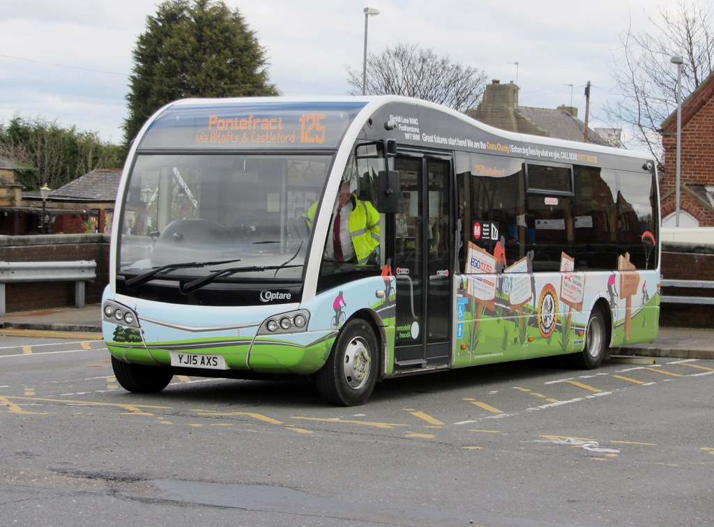 Pontefract Bus Station Ross Travel Optare Solo SR number 2… Flickr