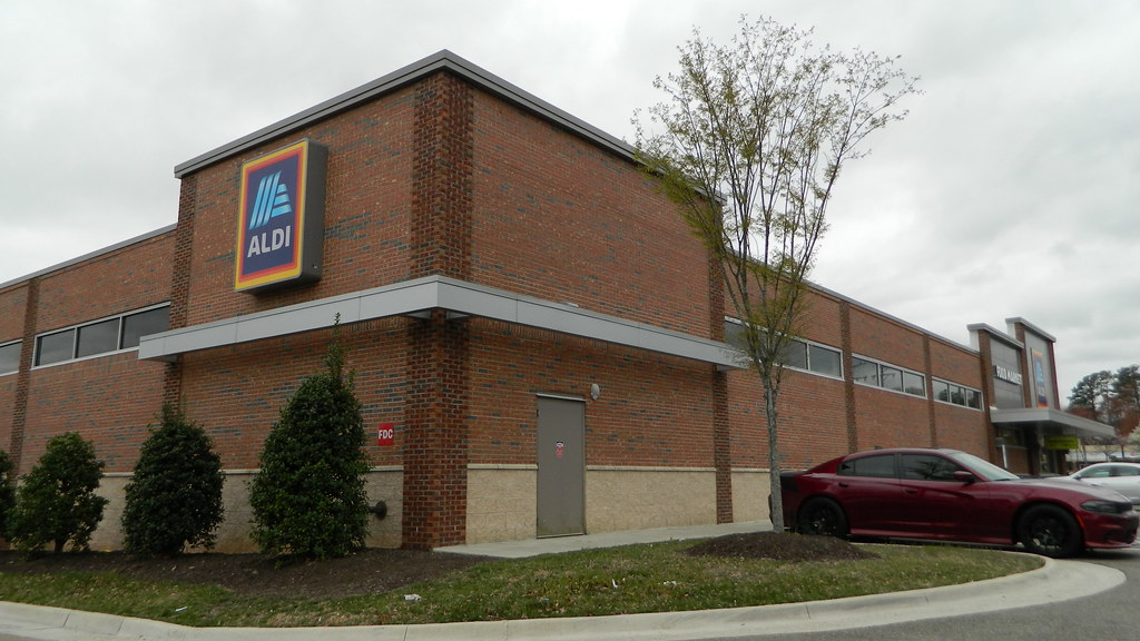 Aldi Aldi (17,152 square feet) 7319 Forest Hill Avenue, Ch… Flickr