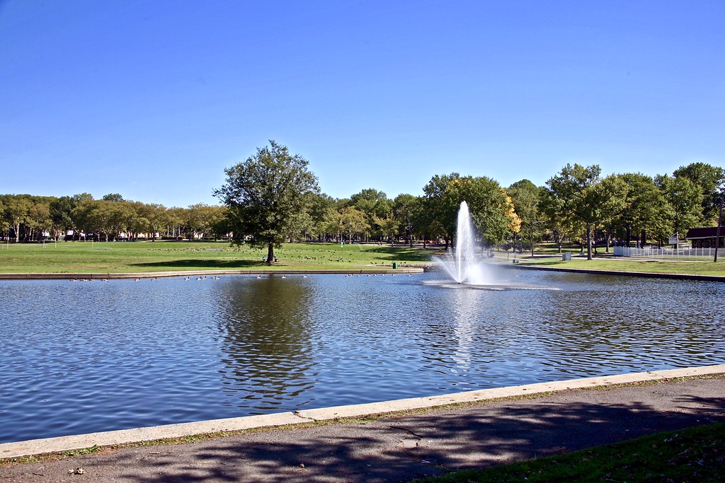 Summer in Lincoln Park in Jersey City The man made lake in… Flickr
