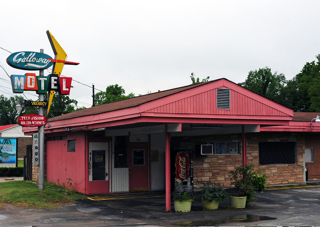Galloway Motel Livingston, Texas The Galloway is a survi… Flickr