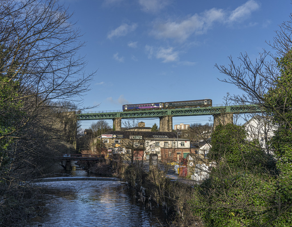 Class 153's Paddock, Huddersfield The 2B07 08.12 Huddersfi… Flickr