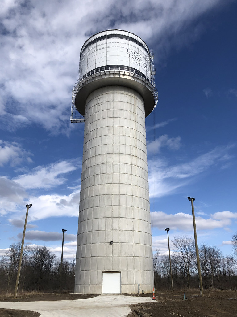 South Lyon Water Tower Ypsilanti has some competition... Flickr