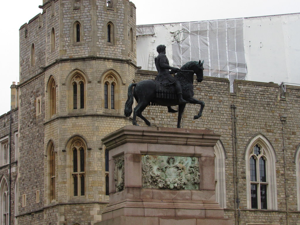 Charles II Statue Windsor Castle Windsor, United Kingdom… Flickr