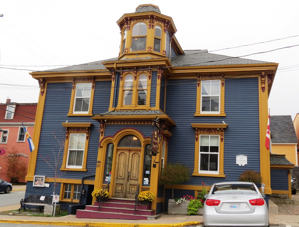 L'édifice Mariner King Inn construit vers 1830 présente un… Flickr