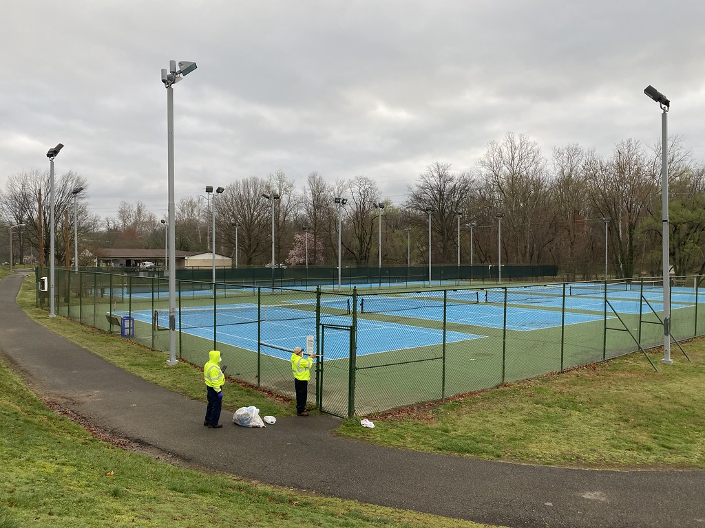 ‪Parks Close Arlington County VA employees lock tennis co… Flickr