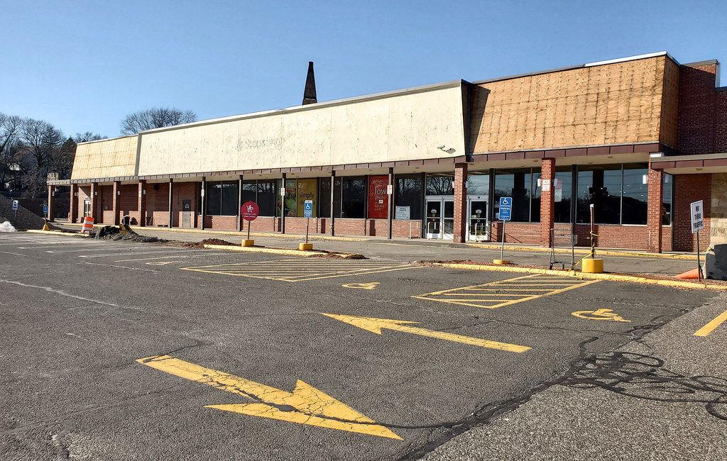 Stop & Shop in Darien Readies for Demolition Stop & Shop a… Flickr
