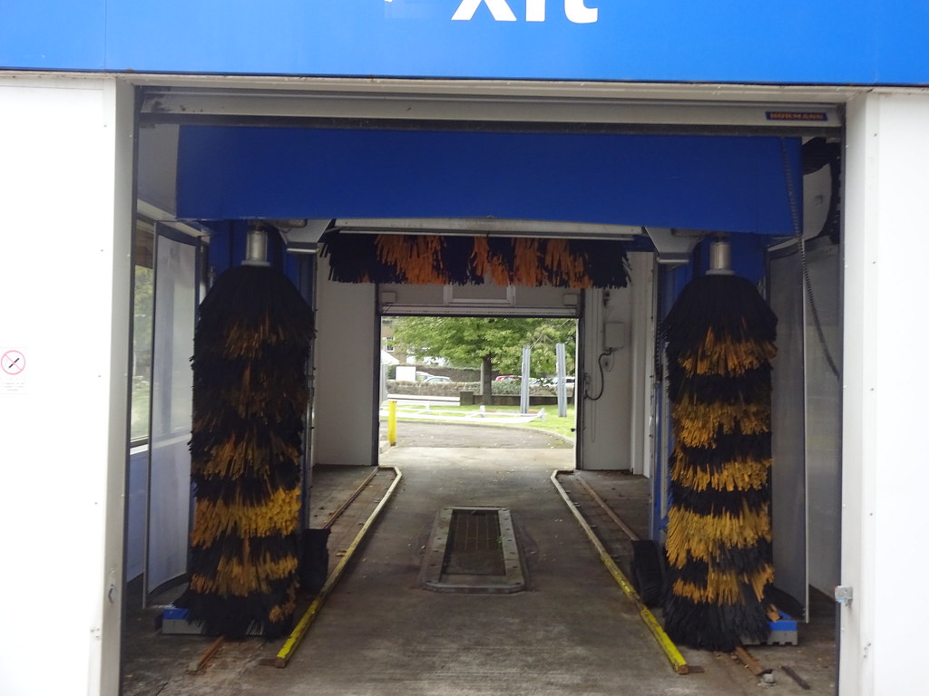 Istobal M12+ Tiger Wash at Esso An Istobal M12+ Car Wash s… Flickr