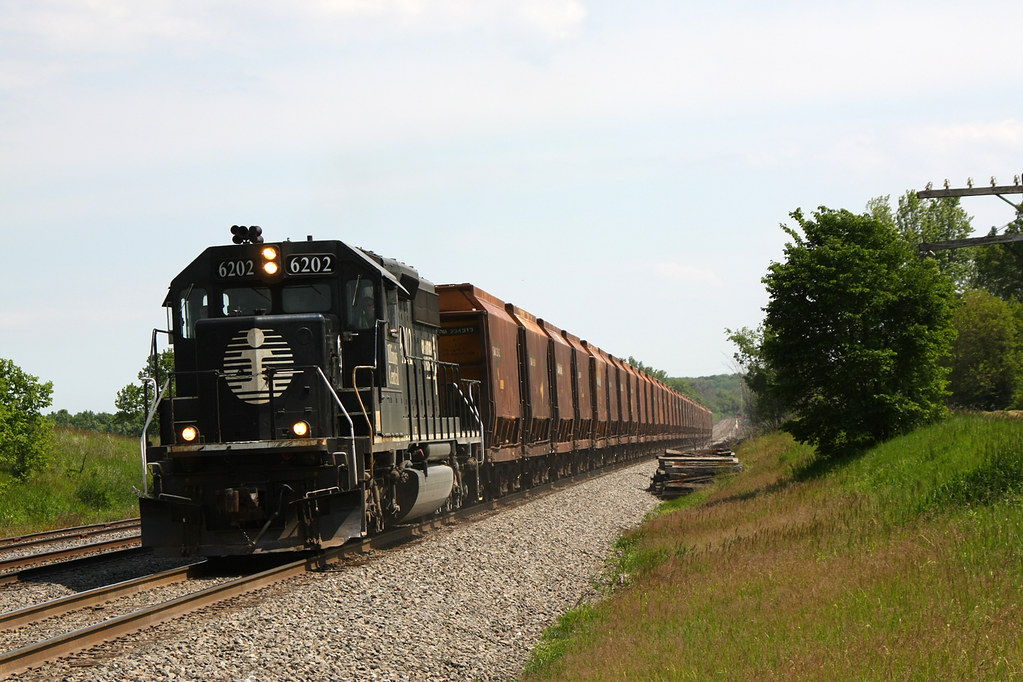 U700 IC 6202 Pewaukee, WI The rock job heads back to the q… Flickr