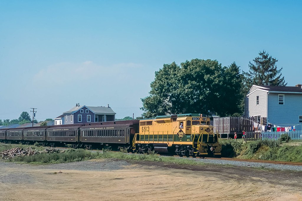 5513 at Shoemakersville Restored Reading GP30 5513 is in p… Flickr