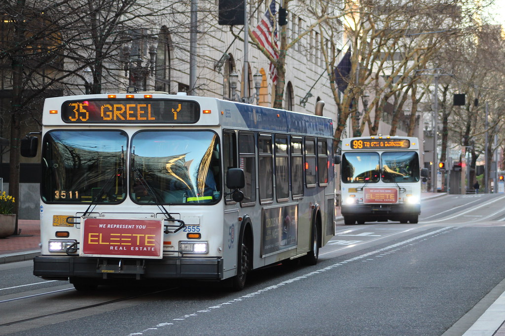 TriMet 2001 New Flyer D40LF 2555 and 2559 Routes 35 and … TriMet Bus Fan Flickr