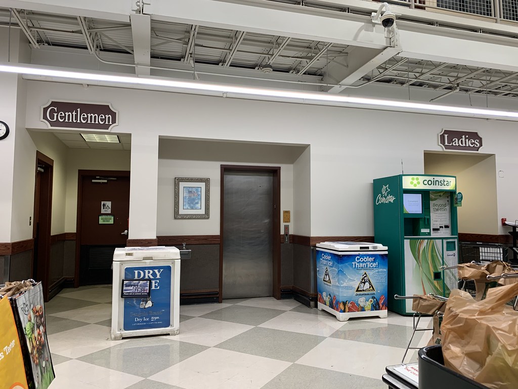 Harris Teeter interior Harris Teeter 6 (56,092 square fee… Flickr