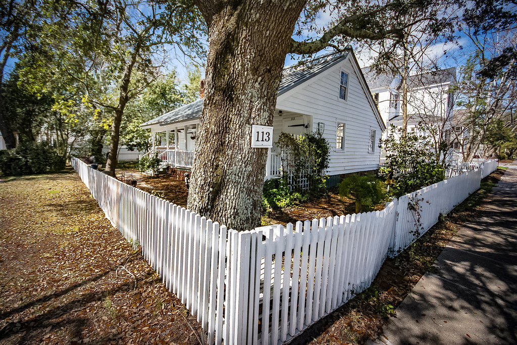 White Picket Fence, 10mm Wide angle Beaufort NC Historic D… Flickr