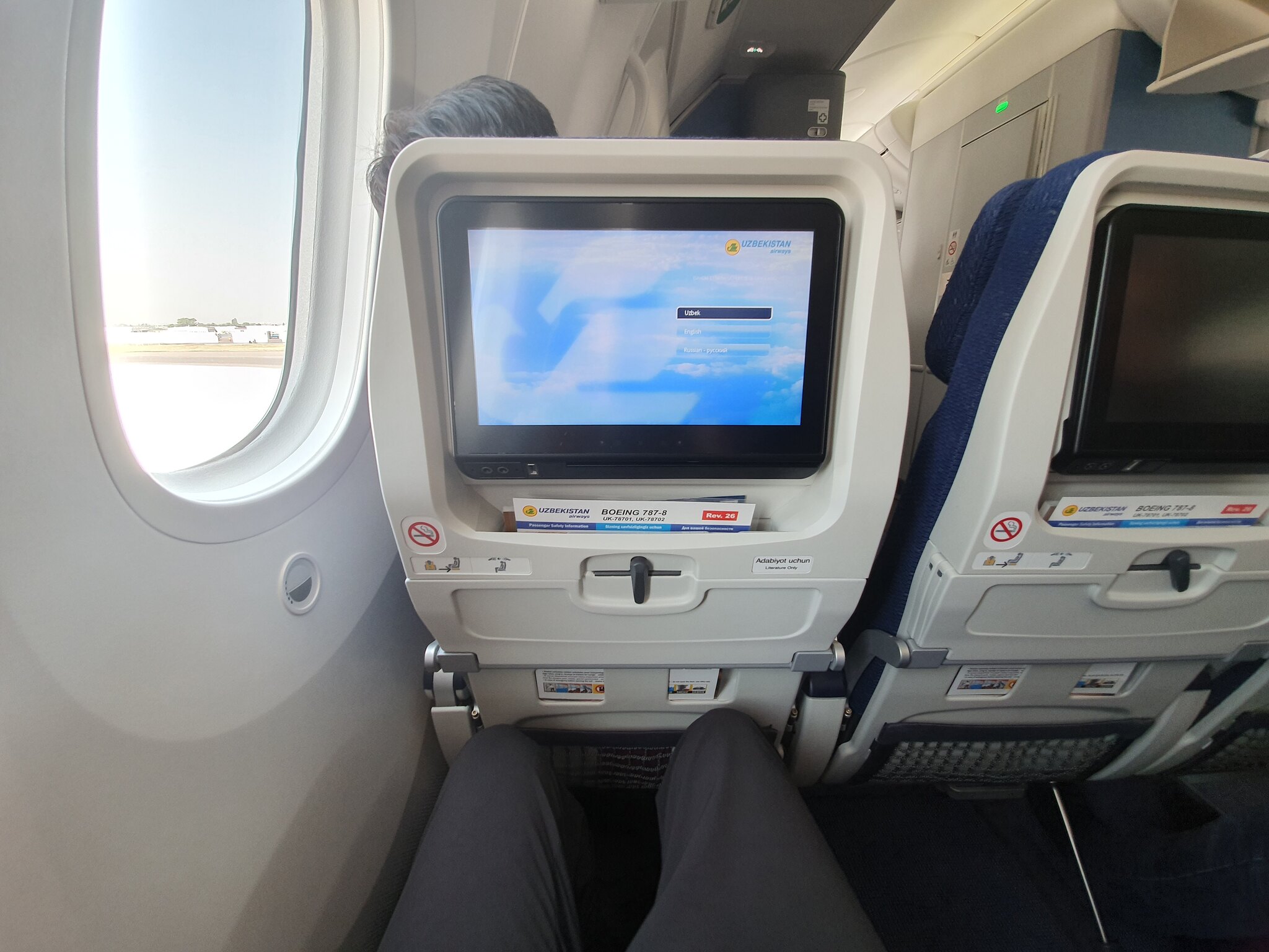 Uzbekistan Airways Safety Card Airbus A320 Rev 24 ﻿Kaufhaus Hot Pin