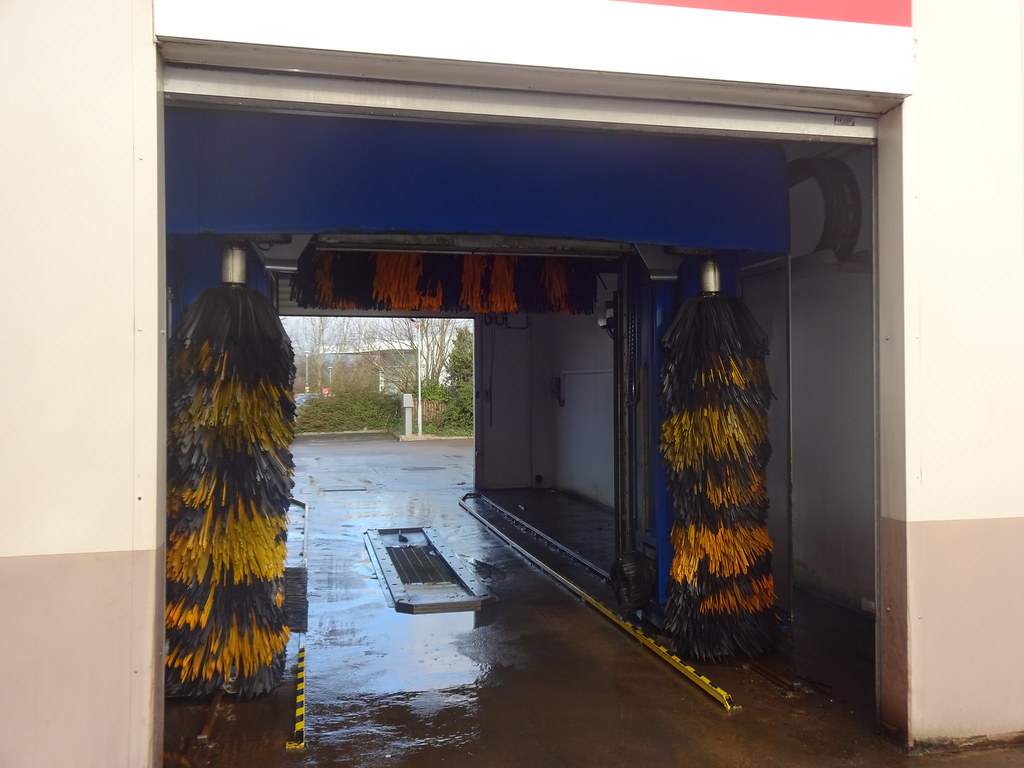 Istobal M12+ Tiger Wash at Esso An Istobal M12+ Car Wash s… Flickr