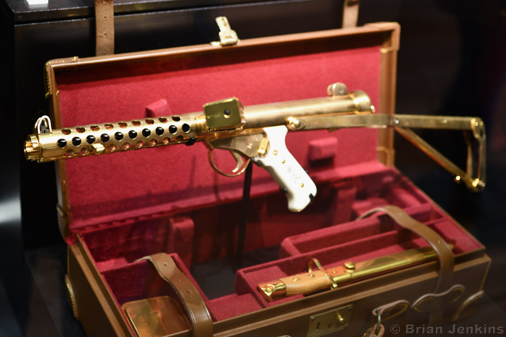 Goldplated Sterling Mk.4 SubMachine Gun British. White T… Flickr