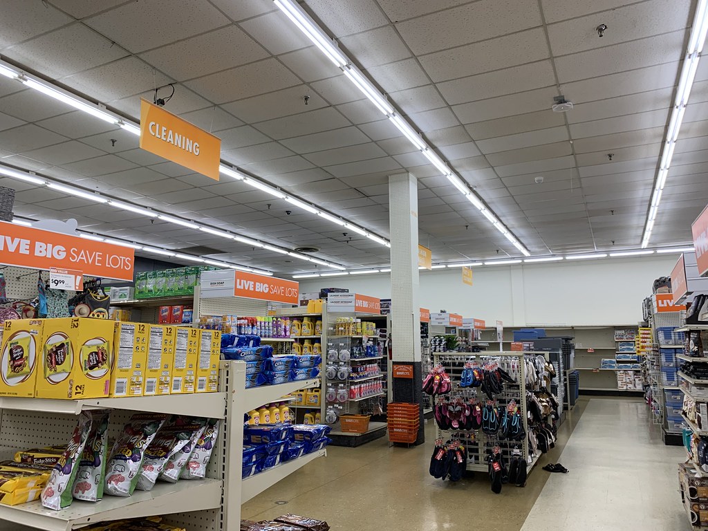 Big Lots interior Big Lots 823 (30,000 square feet