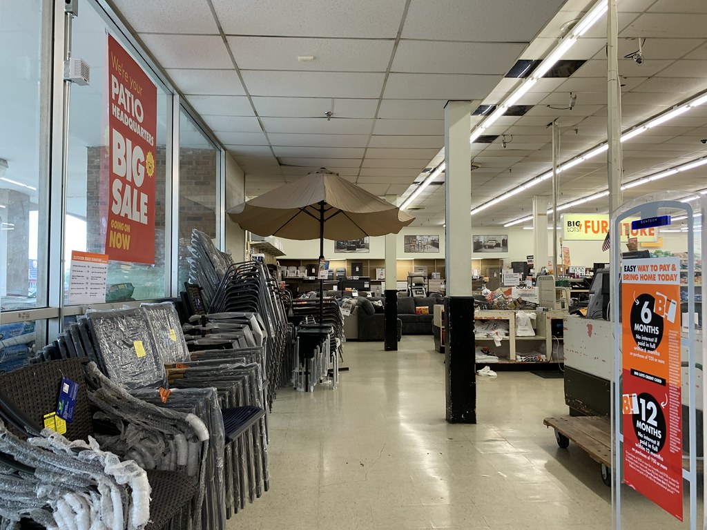 Big Lots interior Big Lots 823 (30,000 square feet