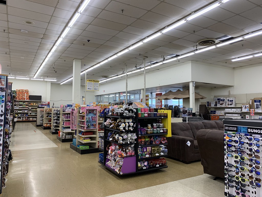 Big Lots interior Big Lots 823 (30,000 square feet