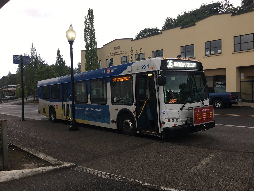 TriMet 2009 New Flyer D40LFR 2901 Route 35, Oregon City T… Flickr