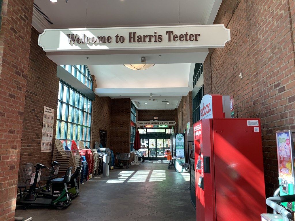 Harris Teeter interior Harris Teeter 320 (52,610 square f… Flickr