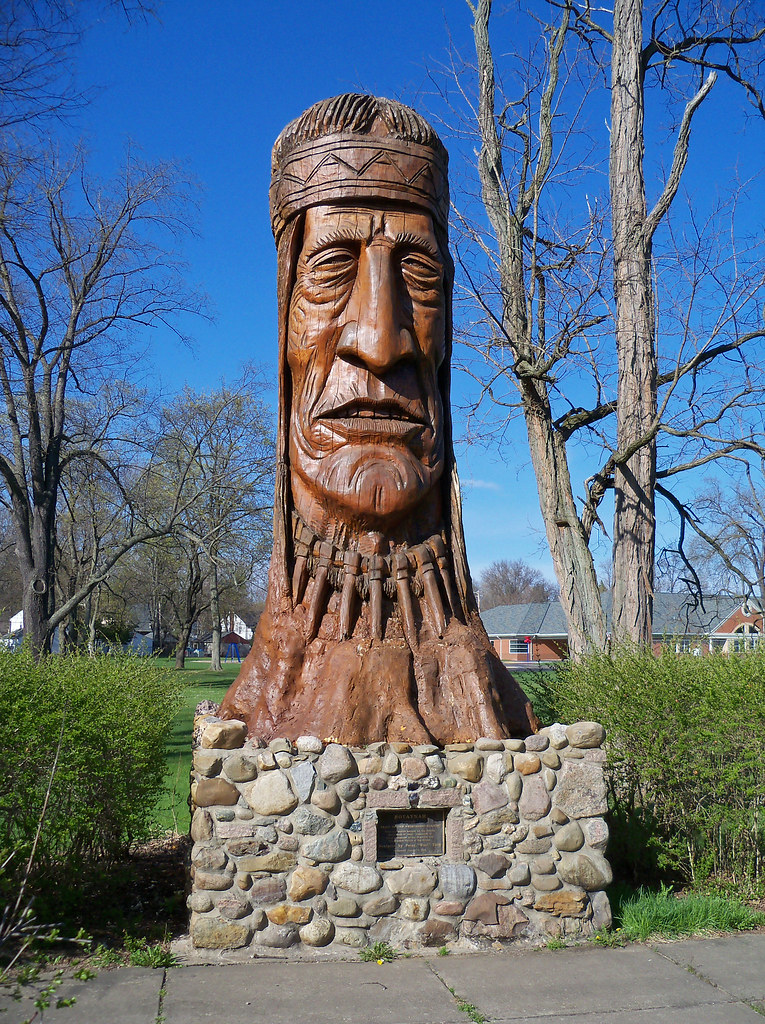 OH Akron Sculpture 13 Wood sculpture in Akron, Ohio. Flickr