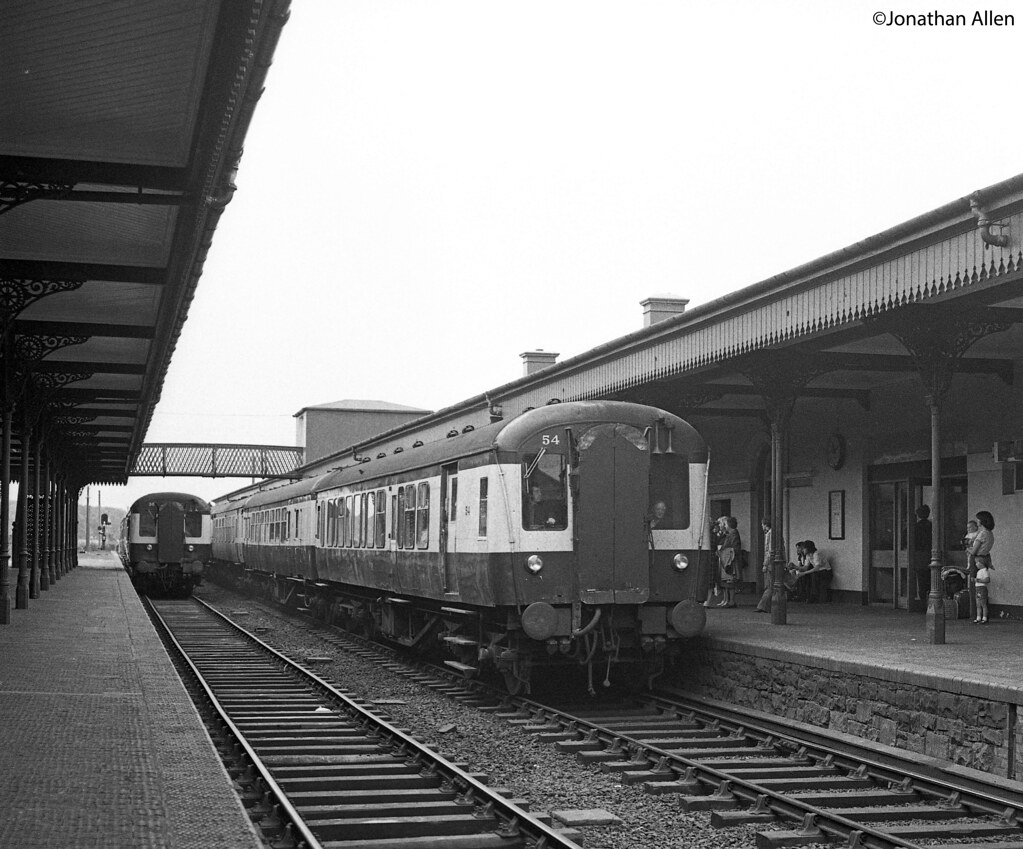 MPD 54 Coleraine As the branch set waits on the up platf… Flickr