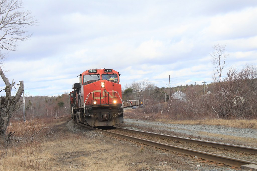 CN511 at Windsor Junction NS Short wait later 511 rolled … Flickr