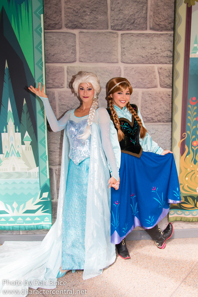 Anna and Elsa Hong Kong Disneyland Resort. November, 2015.… Flickr