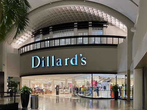 Dillard’s; Franklin Park Mall; Toledo, Ohio. Matthew Schilling Flickr