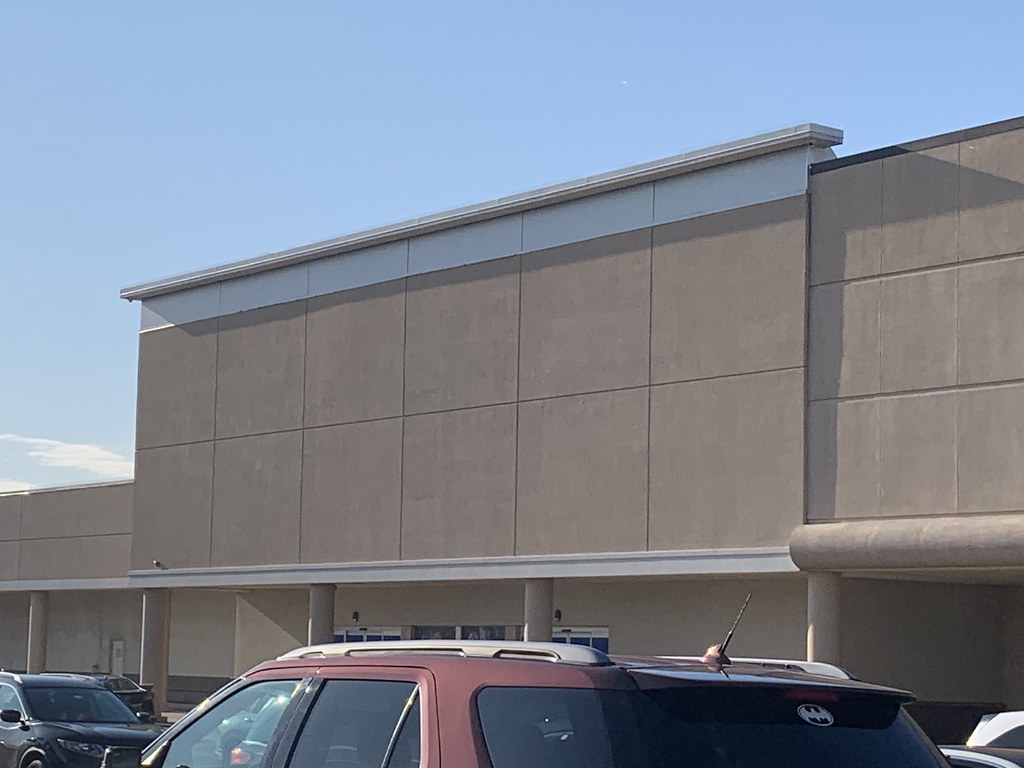 Toys R Us / Babies R Us Iselin, NJ Aiden Morales Flickr