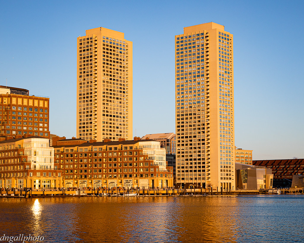 Sunrise Towers Sunrise light on the Harbor Towers, Boston,… Flickr
