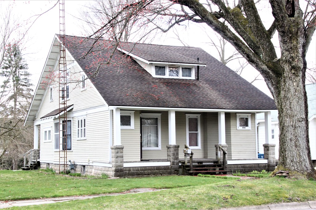 305 W. Chicago St. (1916), Buchanan, Michigan This 1 1/2s… Flickr